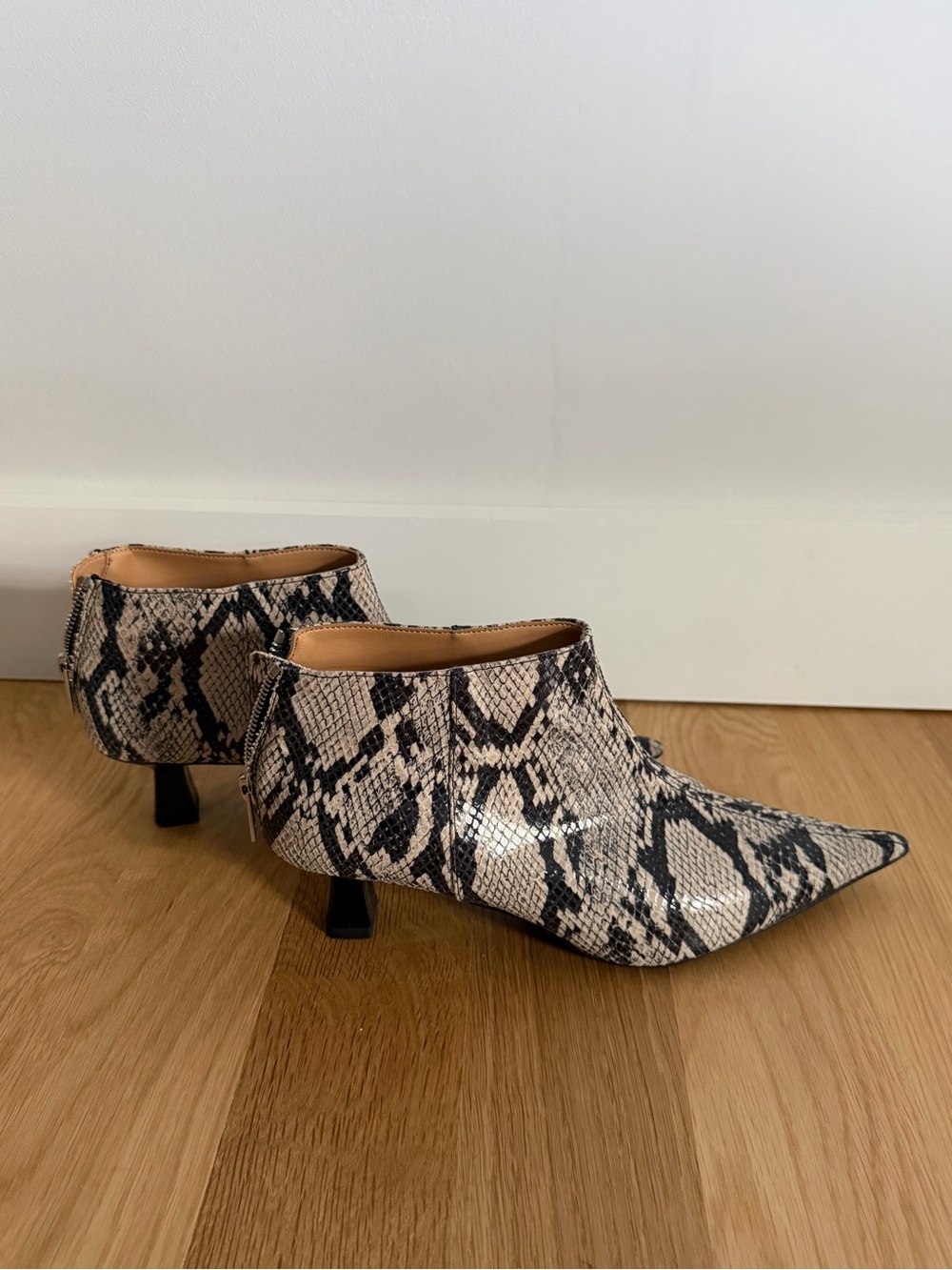 Like New Ganni Pointy crop snakeskin booties 39